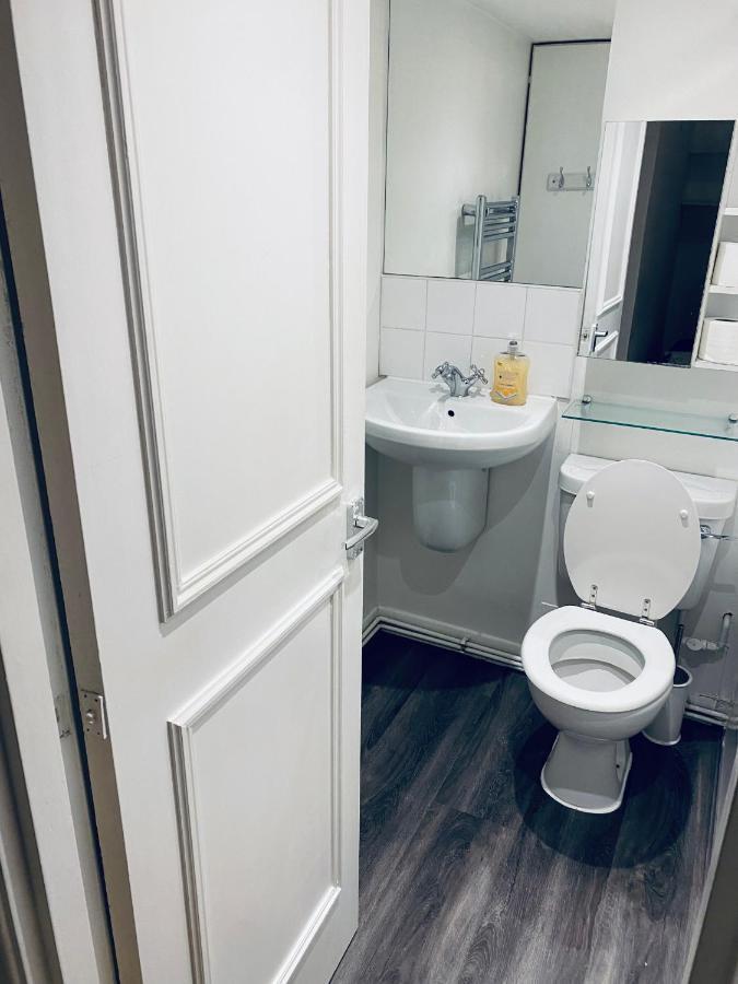 Kensington One Bed Apartment Suite Лондон Екстер'єр фото